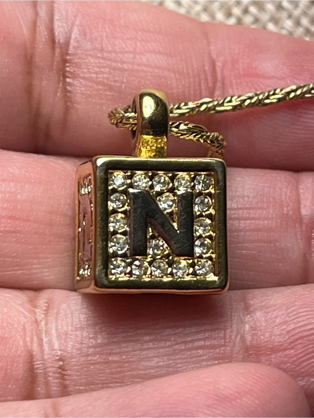 Nina Ricci vintage Gold-Tone Cube Pendant Necklace signed EUC - Picture 9 of 11